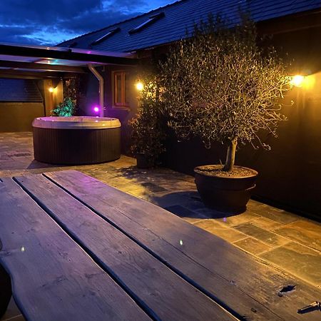 Lavender - Luxurious Barn Conversion - Blossom Farm Johnston Bagian luar foto
