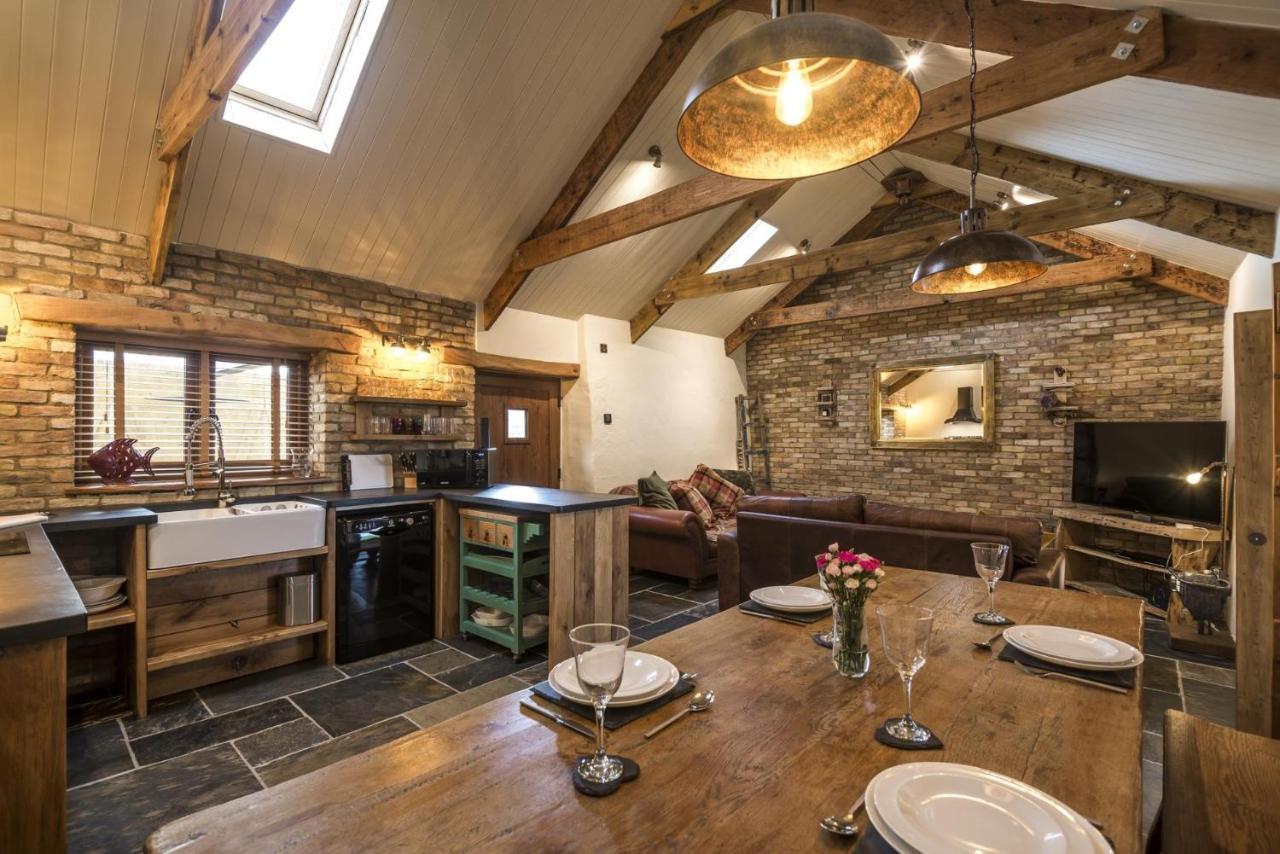 Lavender - Luxurious Barn Conversion - Blossom Farm Johnston Bagian luar foto