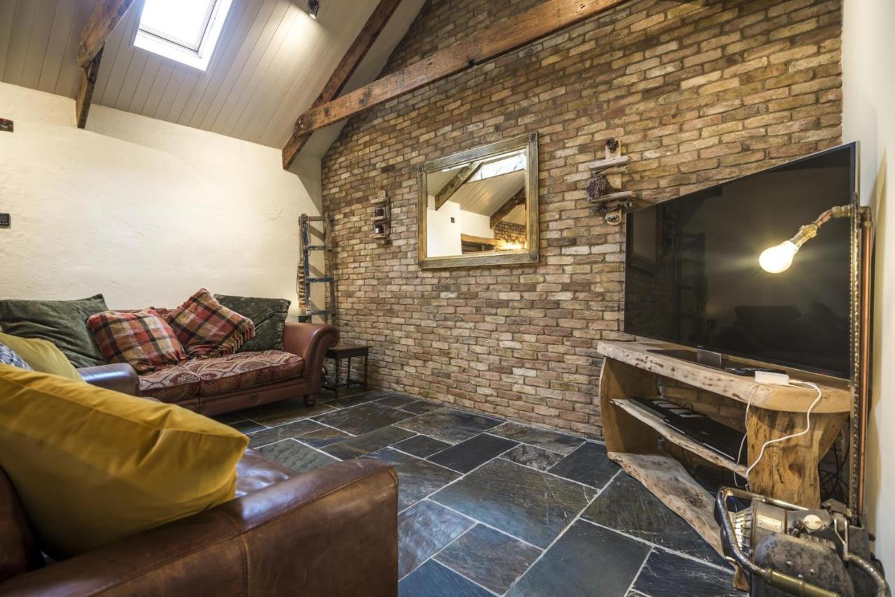 Lavender - Luxurious Barn Conversion - Blossom Farm Johnston Bagian luar foto