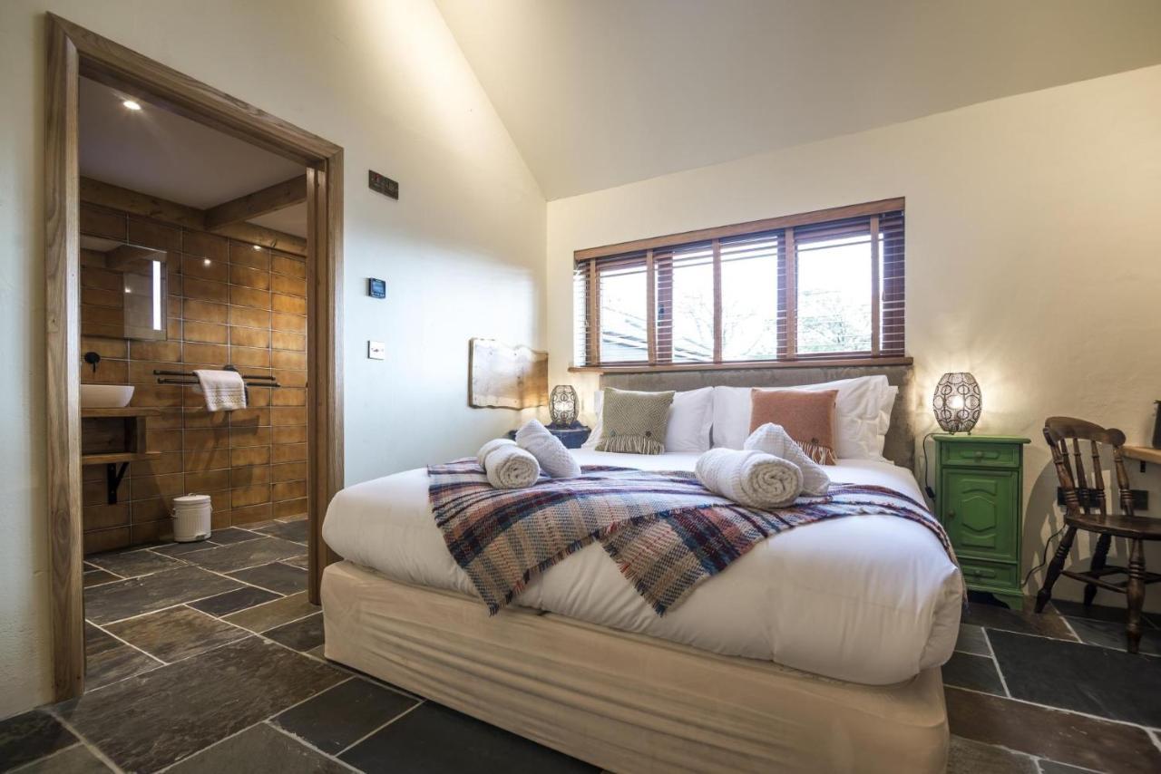 Lavender - Luxurious Barn Conversion - Blossom Farm Johnston Bagian luar foto