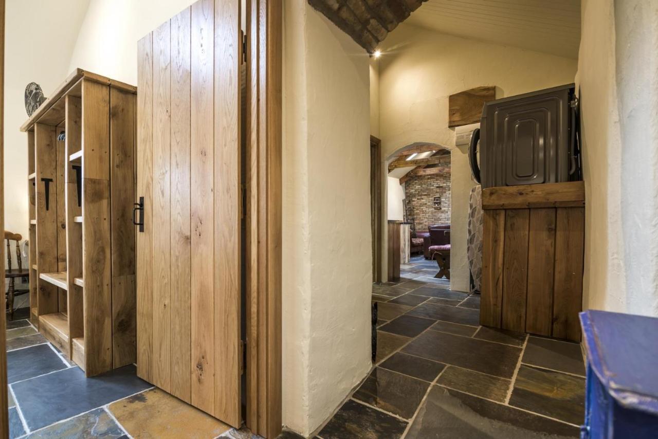 Lavender - Luxurious Barn Conversion - Blossom Farm Johnston Bagian luar foto