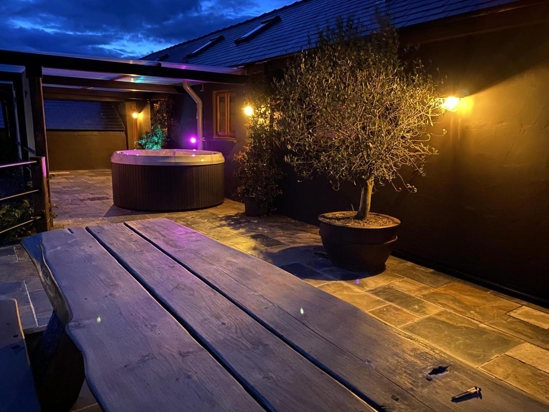 Lavender - Luxurious Barn Conversion - Blossom Farm Johnston Bagian luar foto