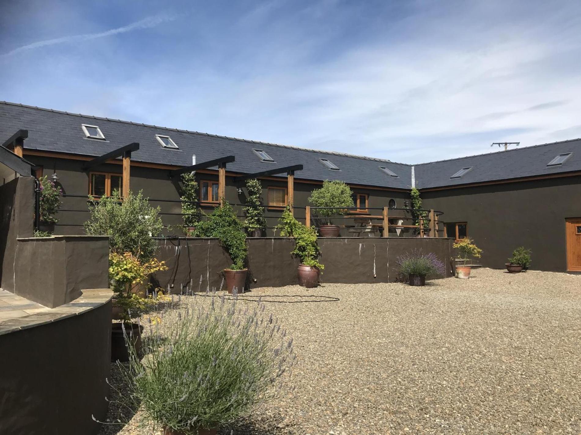 Lavender - Luxurious Barn Conversion - Blossom Farm Johnston Bagian luar foto