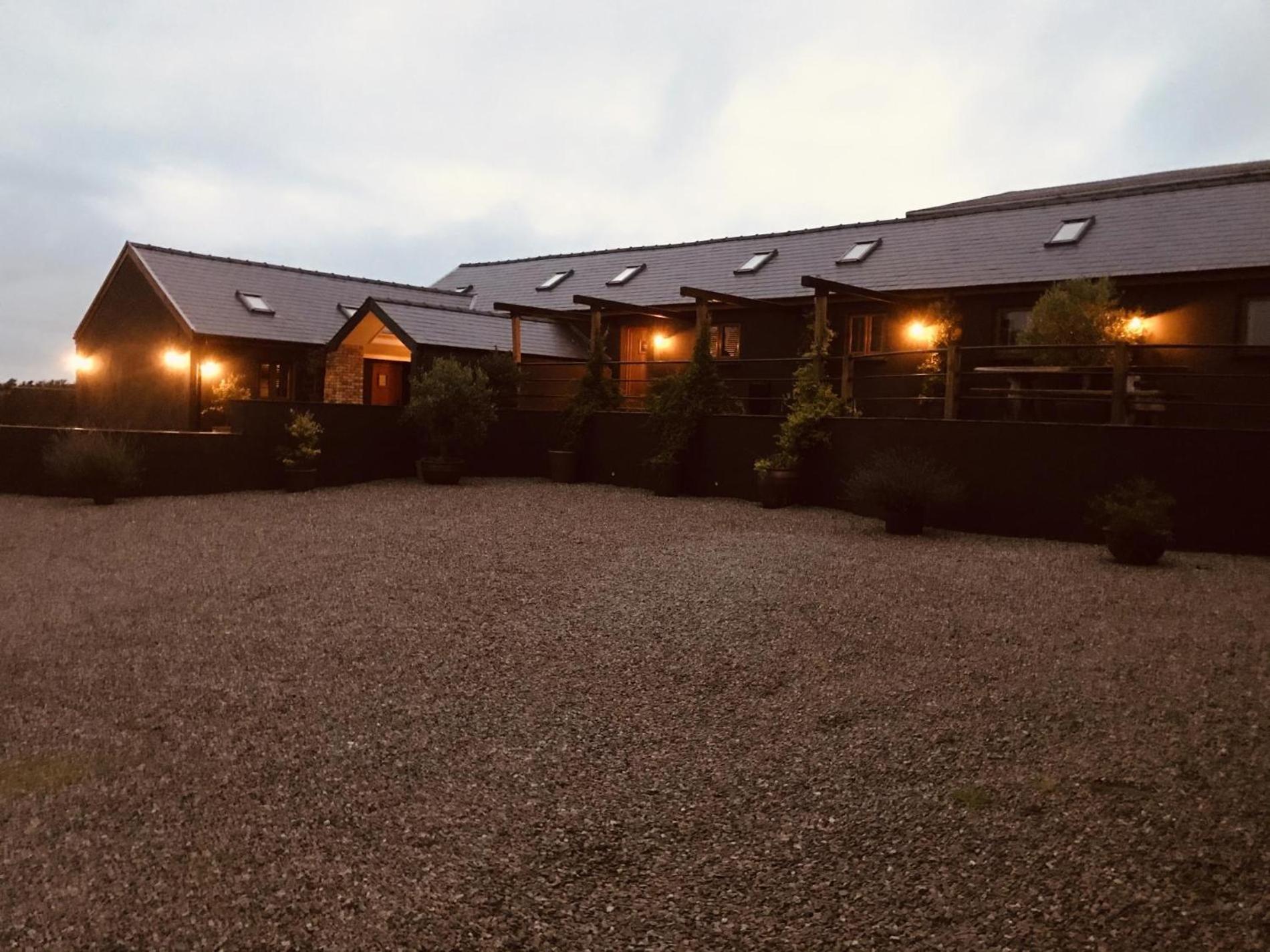 Lavender - Luxurious Barn Conversion - Blossom Farm Johnston Bagian luar foto